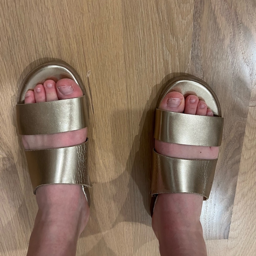 Dolce Vita Gold Slides - Picture 3 of 3